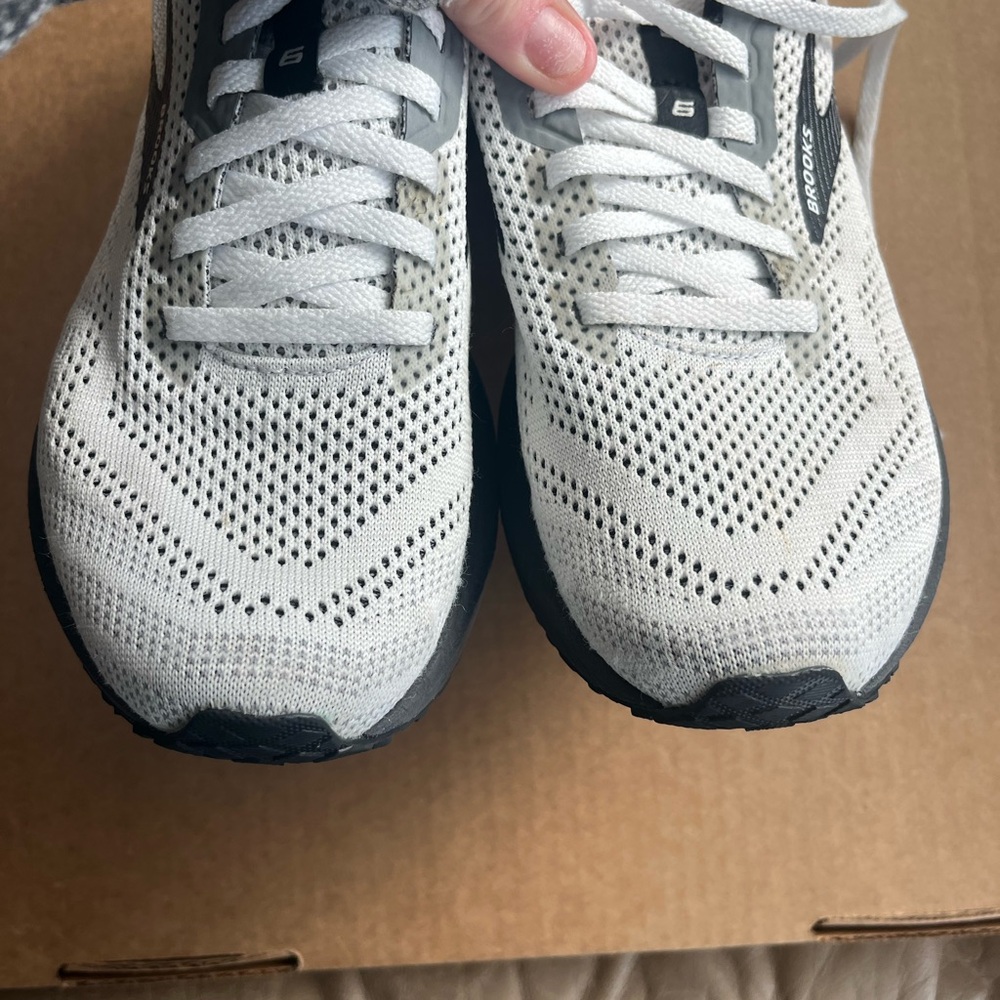 Brooks Revel 6 Black and White Running Shoes - Picture 12 of 16